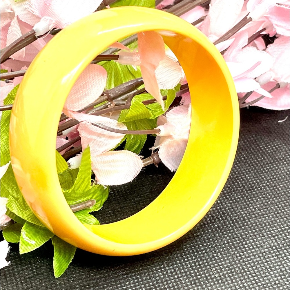 Vintage Butterscotch Bakelite Bangle bracelet
